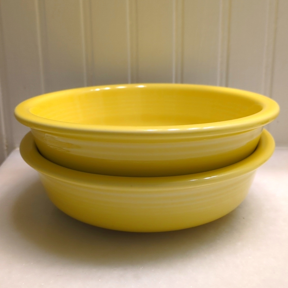 EUC 2 Fiesta Fiestaware 19 oz Medium Cereal Bowls Sunflower Yellow USA Made
